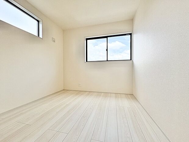 無駄を削ぎ落としたシンプルな空間が、住まう方の感性に寄り添い、日々の暮らしに穏やかな広がりをもたらします。