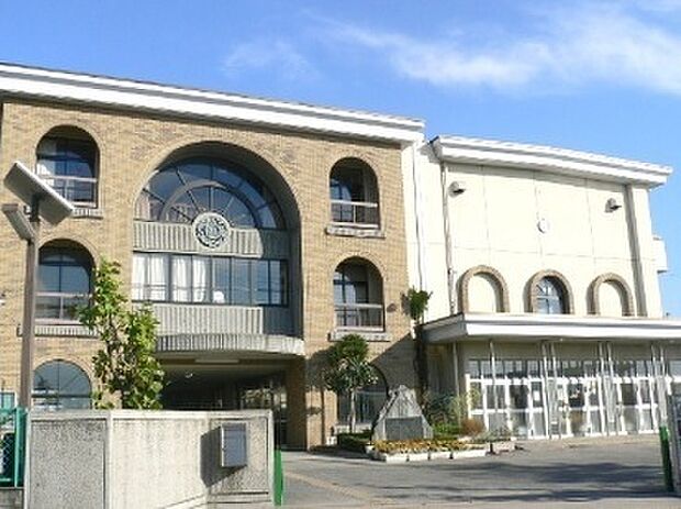 越谷市立荻島小学校(800m)