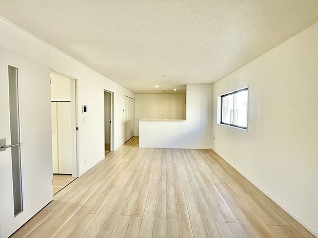 木の温もりを感じる、心地よい空間が広がっています。