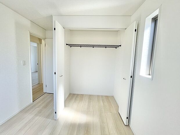 清潔感あふれる空間に、開放感が心地よく広がります