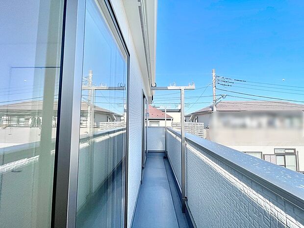 広がる空と、清々しい風を感じる心地よい空間。
