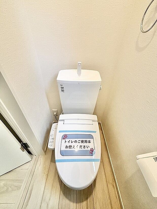 清潔感のある色調で統一された、毎日の暮らしにゆとりをもたらす整った空間です。