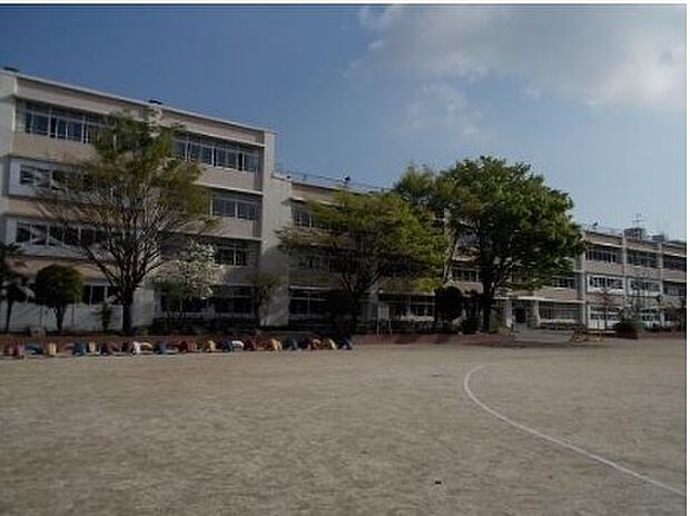 南越谷小学校(450m)