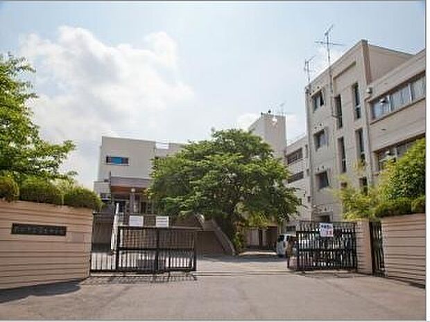 越谷市立富士中学校(450m)