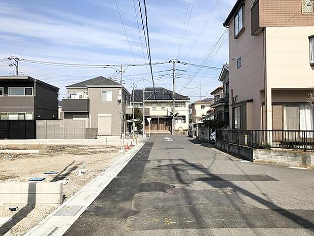 広がる空と、穏やかな街並みが心地よい空間です。