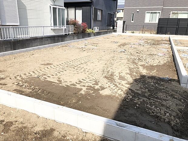 広々とした整地された土地で、あなたの夢を育む空間。