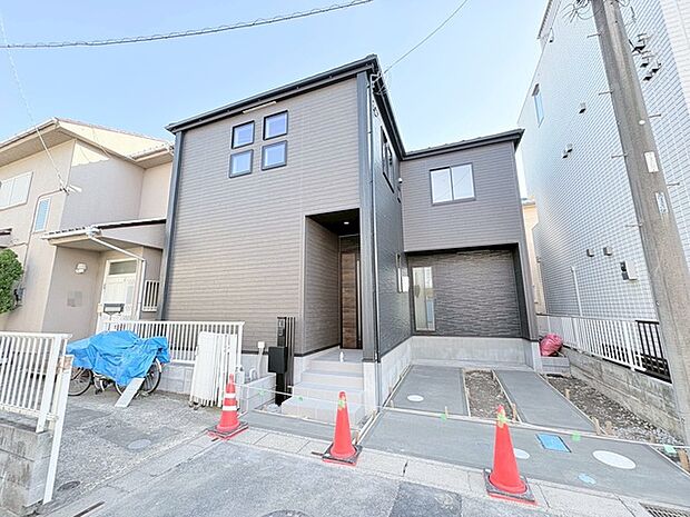 モダンな外観と落ち着きのある佇まいが、住まいの品格を漂わせます。