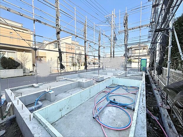 未来への確かな礎、着々と進む構造美。