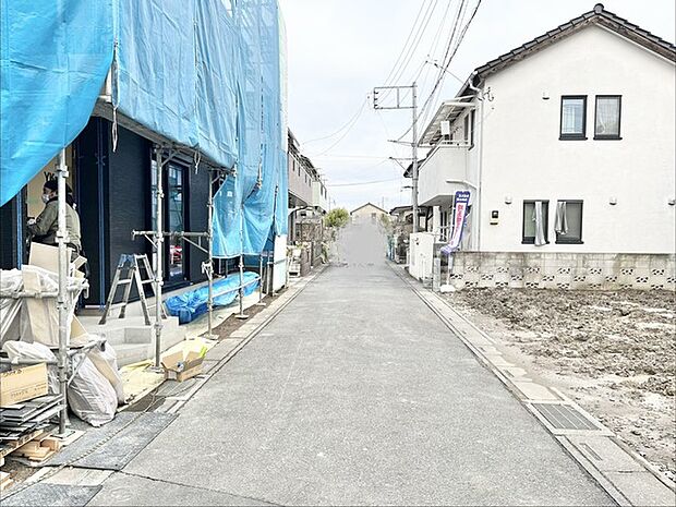 静かな住宅街に広がる、新しい暮らしの始まりを感じさせる風景。