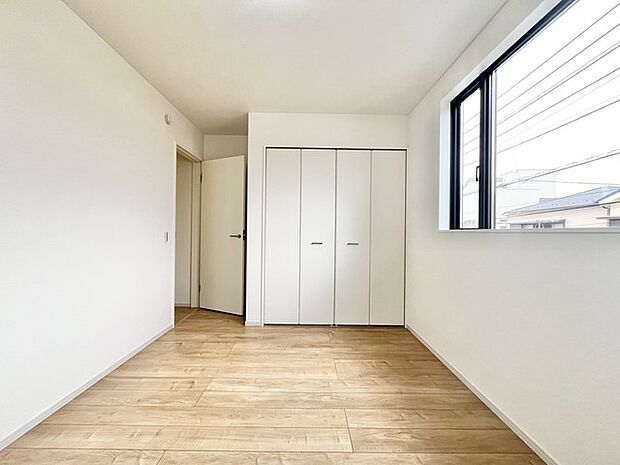 自然な木の質感と、心地よい空間が広がる住まい。