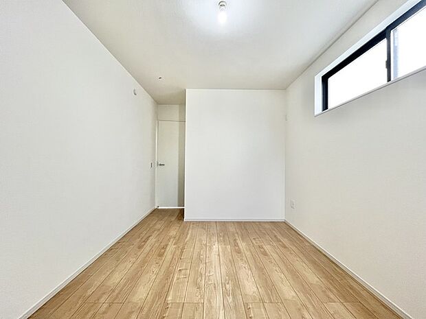 木の温もりを感じる、心地よく整えられた空間。