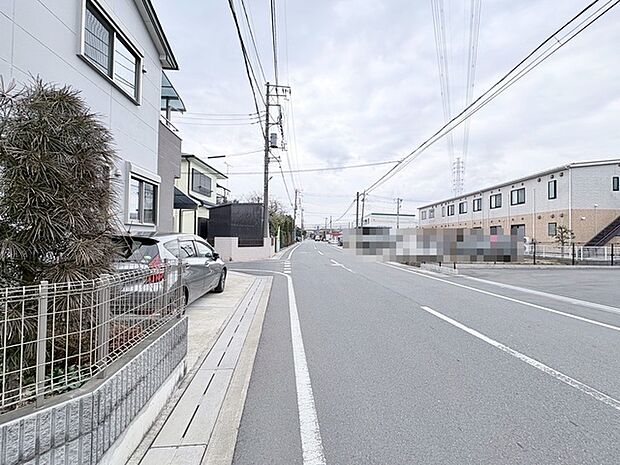 落ち着きある街並みに調和する、穏やかな暮らしの風景。