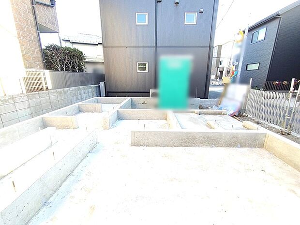 7帖の洋室には、広々としたウォークインクローゼットが完備されており、お洋服を綺麗に整理出来ます。