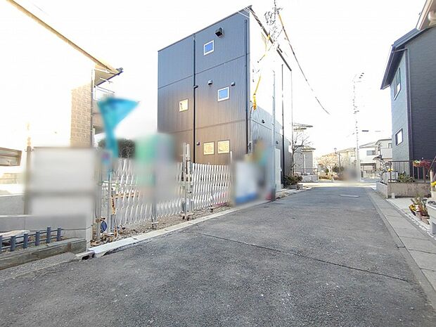 いつでもご案内いたします。パントリー、ウォークインクローゼット等の人気収納設備が完備されている新築戸建が販売中です。