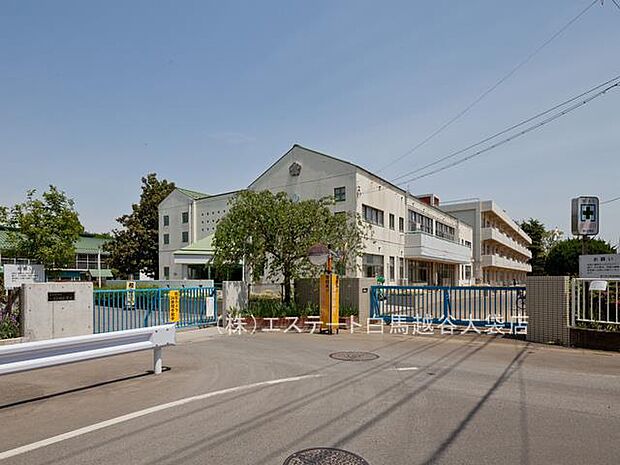 春日部市立桜川小学校(350m)