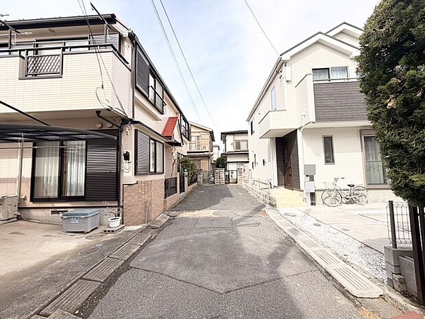 静かな環境に佇む、穏やかな暮らしが叶う邸宅。