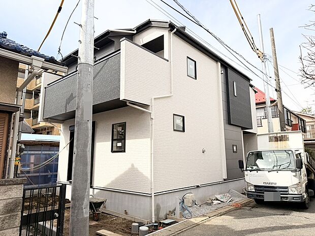 モダンな外観に調和する、洗練された佇まい。