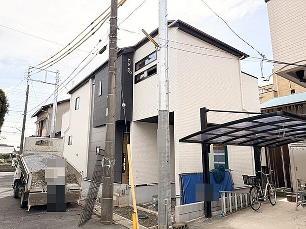 モダンな外観が印象的な、落ち着きのある住まい。