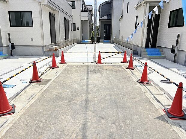 整然と区画が整理され、新しい生活の始まりを感じさせるすっきりと見通しの良い街並みです。