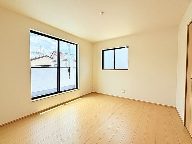 無駄のないシンプルな空間が、日々の暮らしに心地よいゆとりと穏やかな静寂をもたらしてくれます。