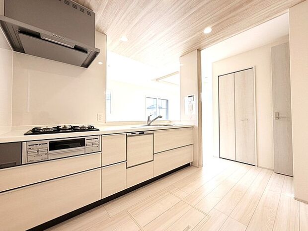 木の温もりを感じる、心地よい空間が広がります。