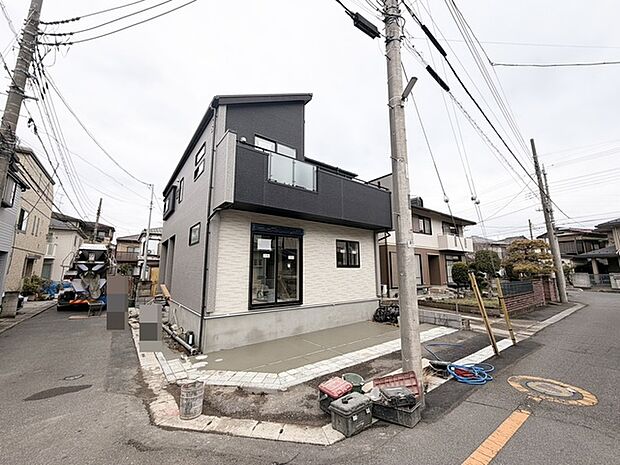 モダンな佇まいが印象的な、ゆとりのある住まい。