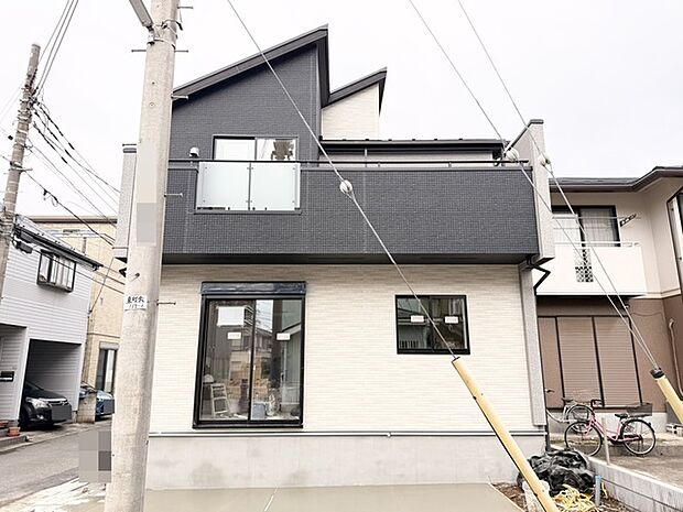 モダンな外観が印象的な、洗練された住まい