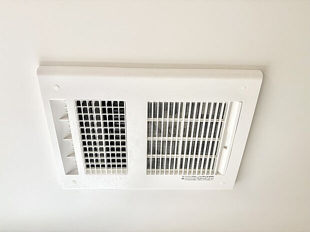 お洗濯ものもカラッと乾くのがうれしい、浴室乾燥機。換気機能も良好なので、その快適さにびっくりすると思います。 