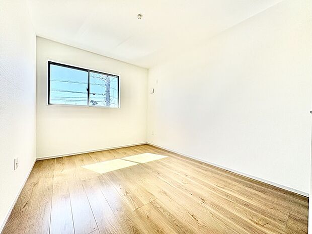 住宅街の2階南向きのお部屋です。日当たりはご覧のとおり。 