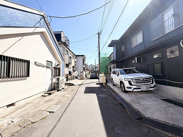 空の青さが映える、爽やかな佇まい。
