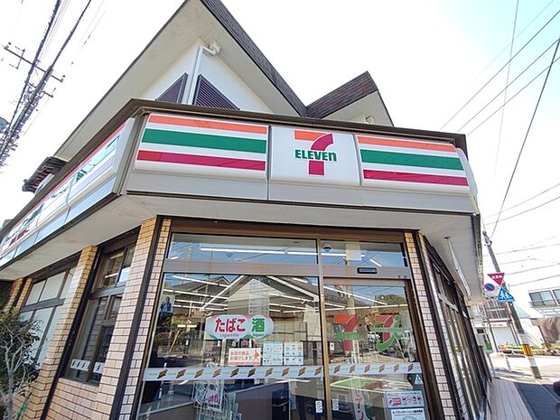 セブンイレブン コンビニまで徒歩約3分。(240m)