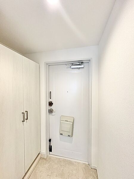 洗練された空間に、穏やかな光が満ちています。