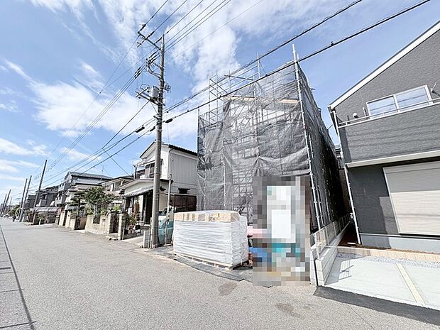 空と街並みが調和する、穏やかな空気が流れる街。