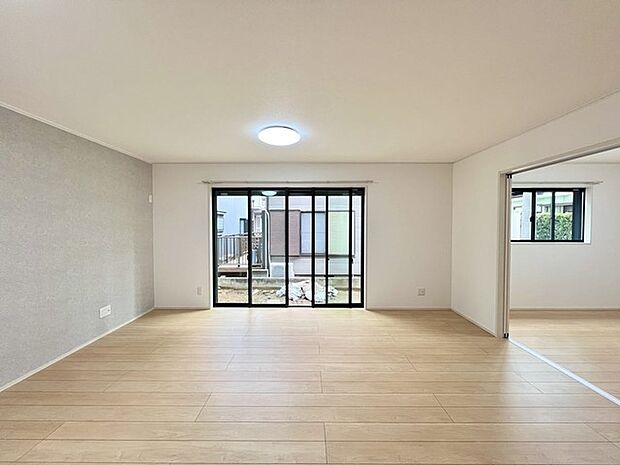 家族が自然に集りそうな広さが魅力のLDK。