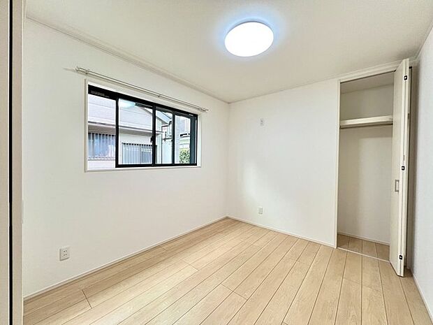 子供部屋には丁度良い洋室。サイズは5帖。