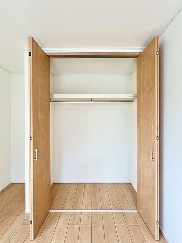 たっぷりの収納スペースで快適に暮らせそう。