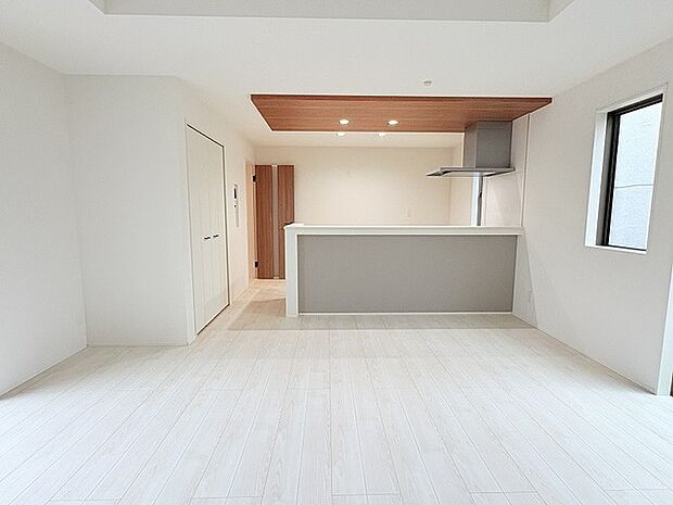 シンプルで洗練された空間が、日々の暮らしに心地よいゆとりと安らぎをもたらしてくれます。