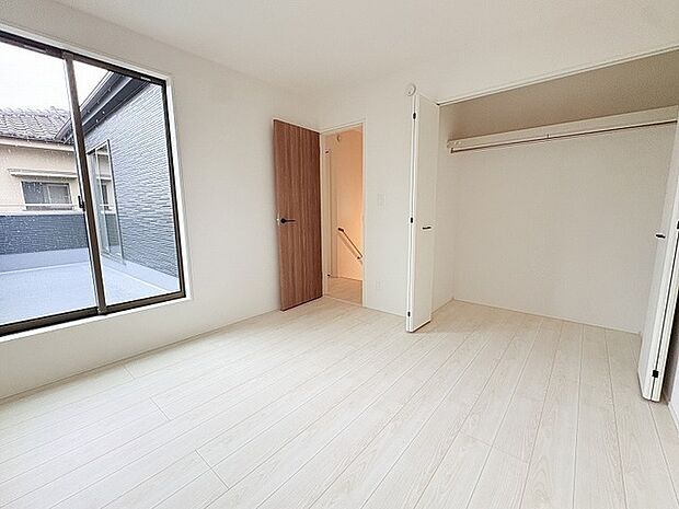 白を基調としたすっきりとした空間は、シンプルで洗練された暮らしを叶える心地よい場所です。