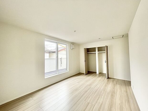 心地よい広がりを感じさせる、穏やかな光が満ちる空間。