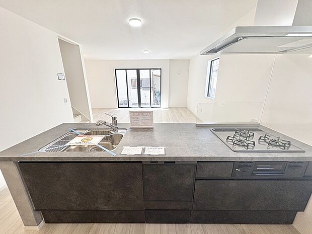 白で統一された空間が、広がりと清々しさを演出します