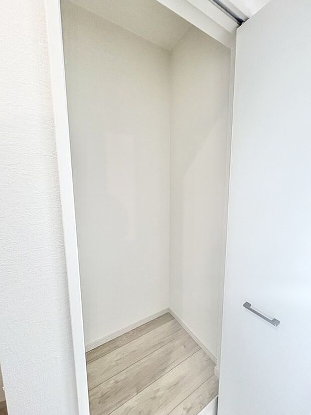 空間に広がりを感じさせる、すっきりとした佇まい