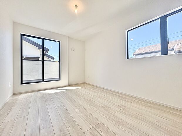 木の温もりを感じる明るい空間で、心地よい暮らしが始まります。