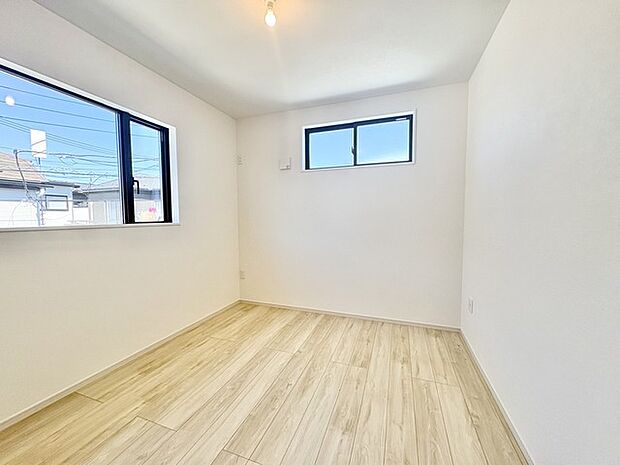 清々しい採光が心地よい、広々とした空間。