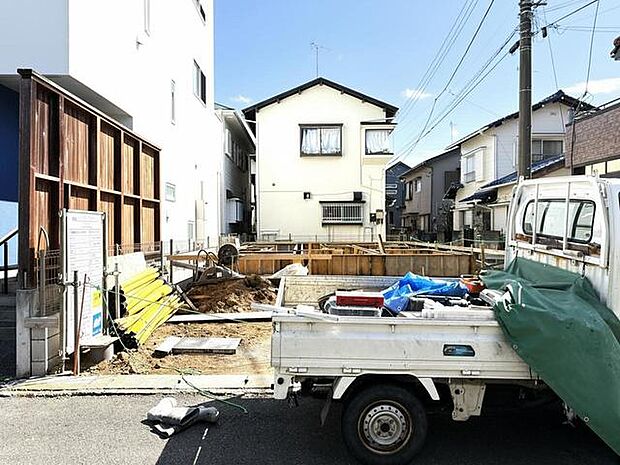 新しい歴史が刻まれる、活気あふれる建設現場