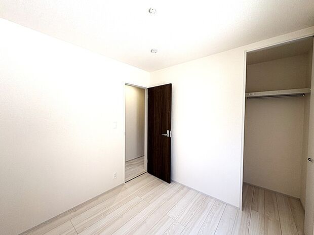 シンプルで洗練された内装が、日々の暮らしに心地よい静けさと安らぎをもたらしてくれます。