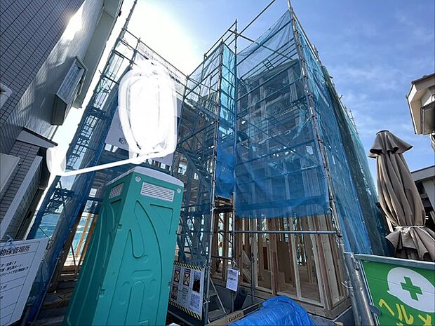 形になる前の、素材そのままの温かみと未来への可能性を感じる空間