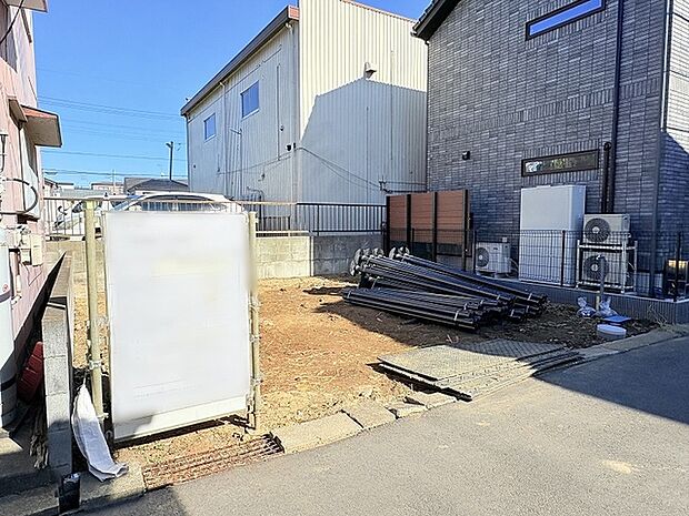 閑静な住宅街で小中学校も近く、子育て世帯にもおすすめのエリアです。