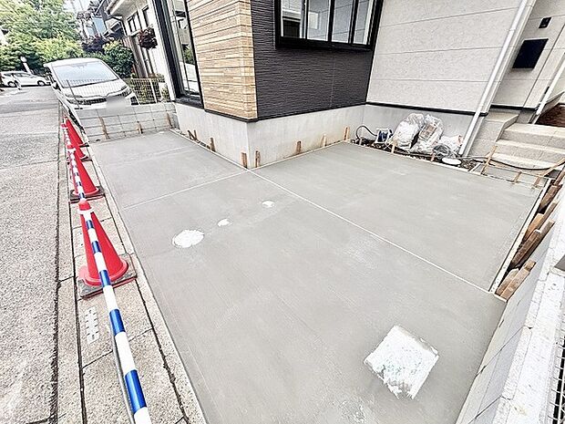 住まいの顔となるエントランス周りは、日々の暮らしにゆとりと整った印象を与えてくれます。