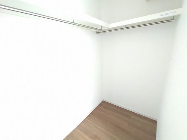 日々の暮らしを整える、余白を大切にしたシンプルな空間が広がります。