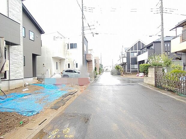 穏やかな時間が流れる落ち着いた街並みの中で、新しい暮らしの風景が静かに広がります。